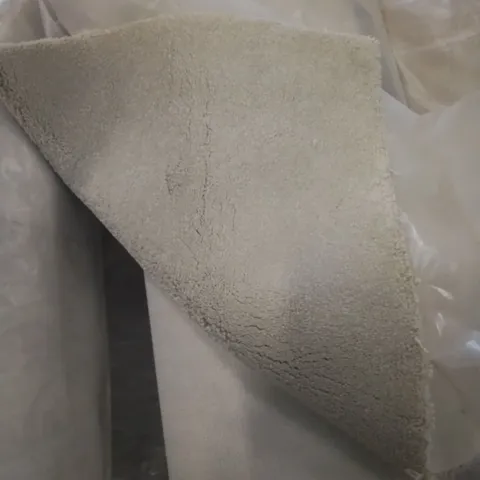 ROLL OF QUALITY ULTIMATE IMPRESSIONS PRECIOUS CARPET // SIZE: APPROXIMATELY 3.9 X 4M