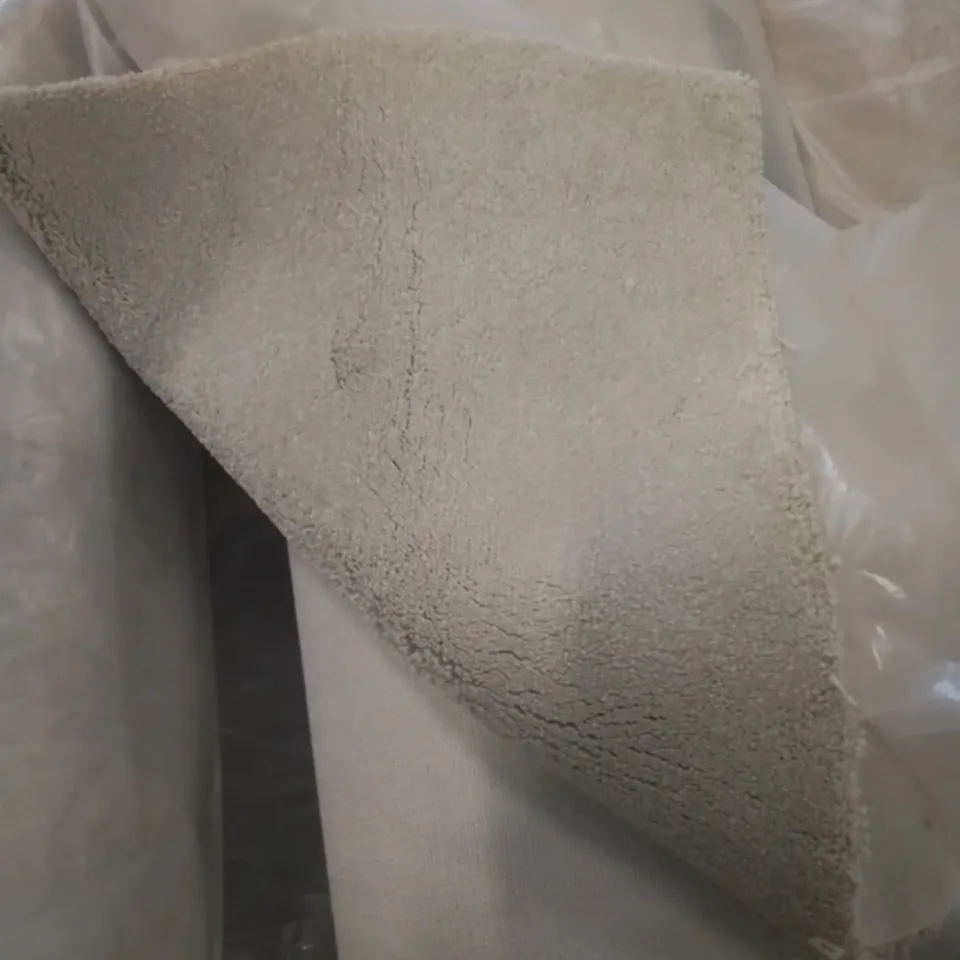 ROLL OF QUALITY ULTIMATE IMPRESSIONS PRECIOUS CARPET // SIZE: APPROXIMATELY 3.9 X 4M