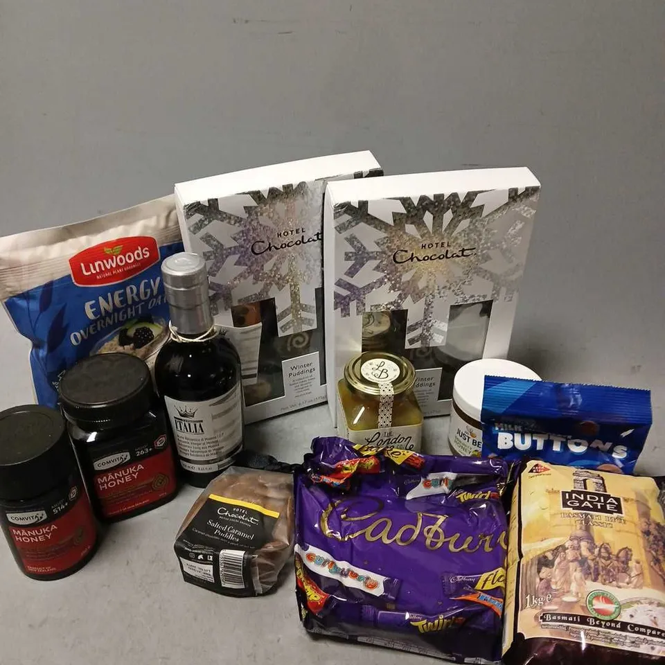 APPROXIMATELY 14 ASSORTED FOOD PRODUCTS TO INCLUDE HOTEL CHOCOLAT WINTER PUDDINGS (175g), COMVITA MANUKA HONEY (250g), INDIA GATE BASMATI RICE CLASSIC (1kg), ETC