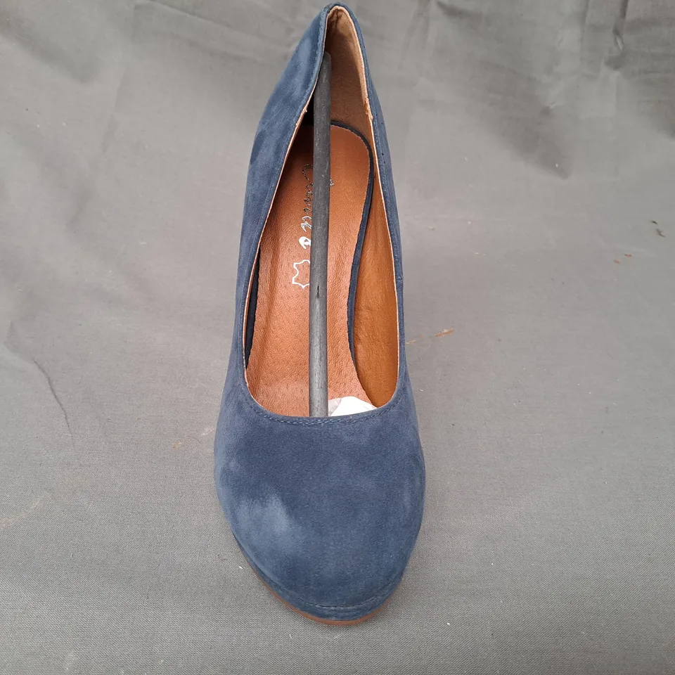 BOX OF APPROXIMATELY 10 PAIRS OF CLARA'S CLOSED TOE HIGH HEEL SLIP-ON SHOES IN NAVY IN VARIOUS SIZES