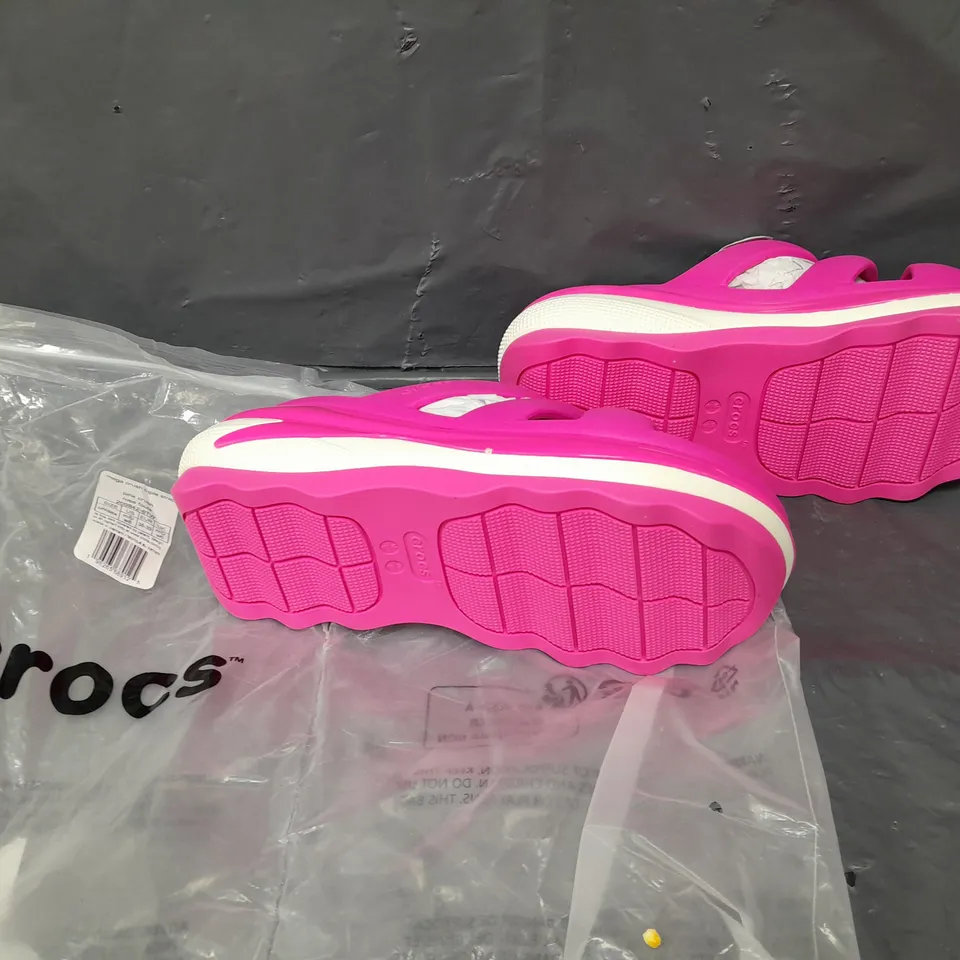 BAGGED PAIR OF CROCS MEGA CRUSH TRIPLE STRAP PINK CRUSH - M5/W6