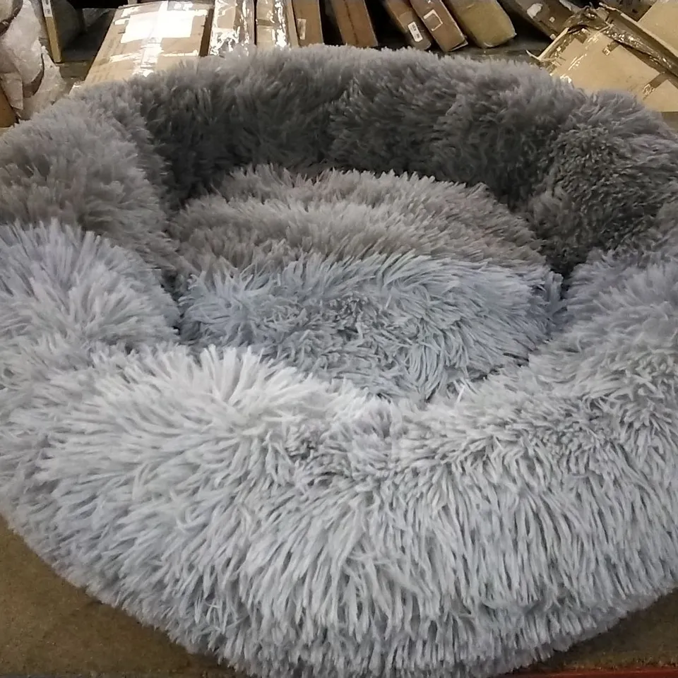 FLUFFY GREY PET BED
