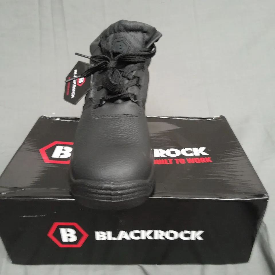 BOXED PAIR OF BLACKROCK CHUKKA BOOT BLACK SIZE UK 7 