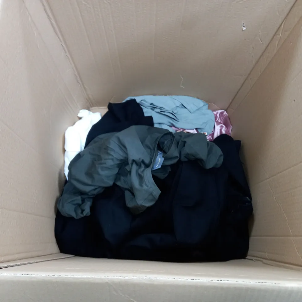 BOX OF APPROXIMATELY 18 ASSORTED CLOTHING ITEMS TO INCLUDE A LEOPARD SPOT BUTTONED TOP. A PAIR OF BLUE LEGGINGS AND A HEART/WING PRINT TOP
