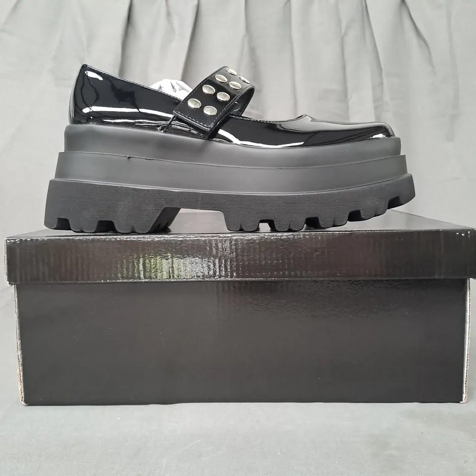 BOXED PAIR OF KOI CHUNKY PLATFORM SHOES IN GLOSSY BLACK SIZE 6