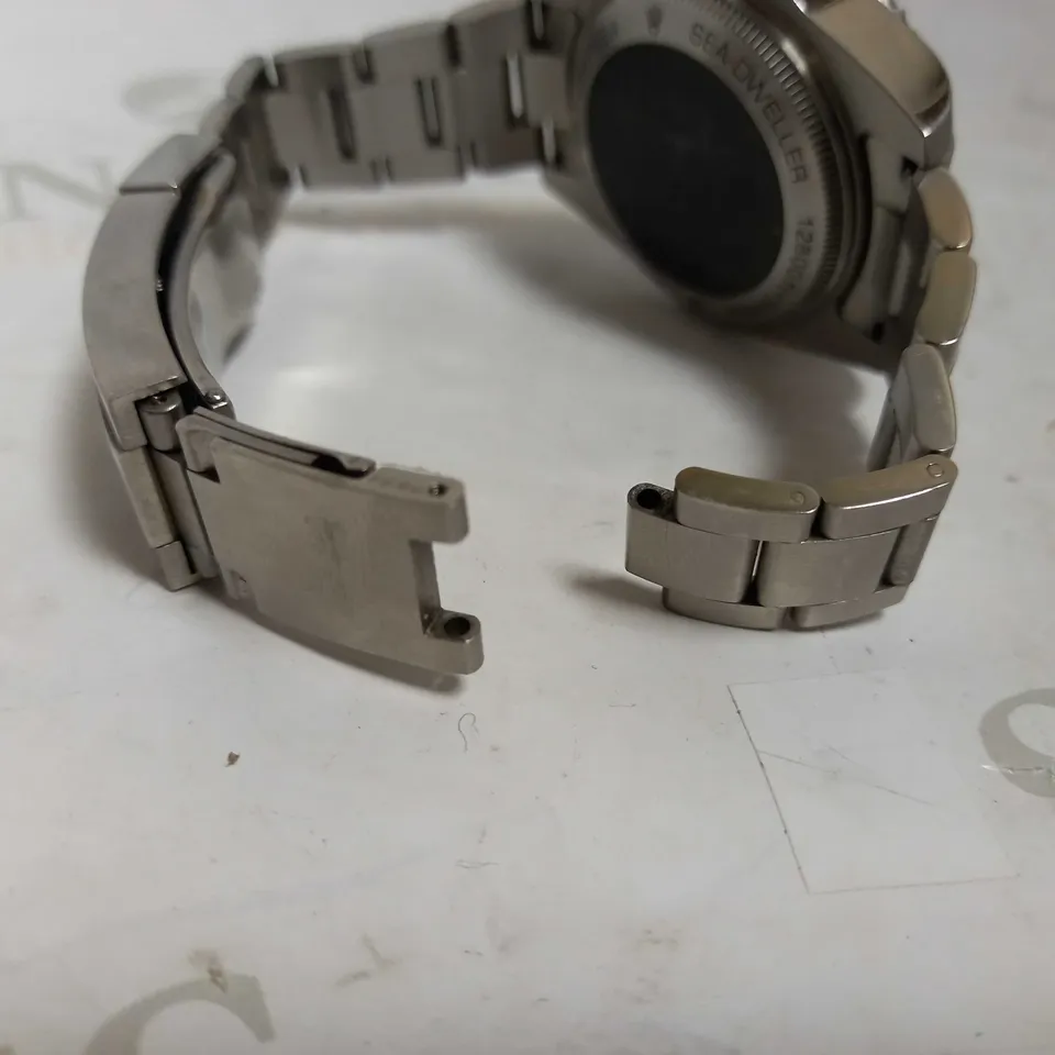 DESIGNER NOVELTY STYLE BRACELET WATCH