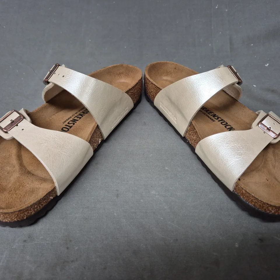 BOXED PAIR OF BIRKENSTOCK SYDNEY BS OPEN TOE FOOTBED SANDALS IN PEARL WHITE UK SIZE 5.5