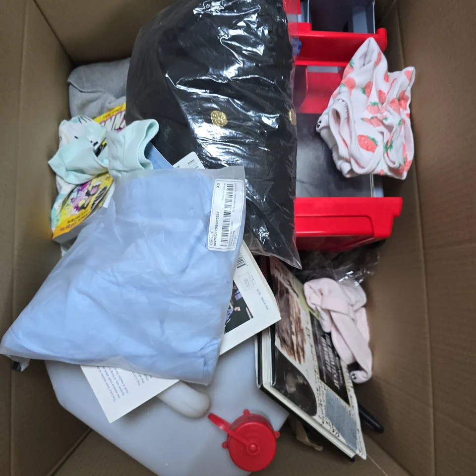 LARGE BOX OF APPROX 12 ASSORTED HOUSEHOLD AND CLOTHING ITEMS