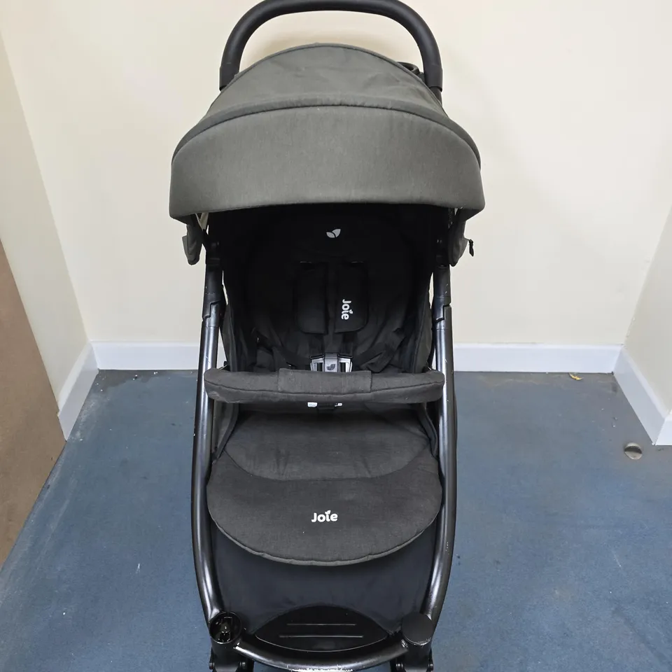 JOIE PUSHCHAIR