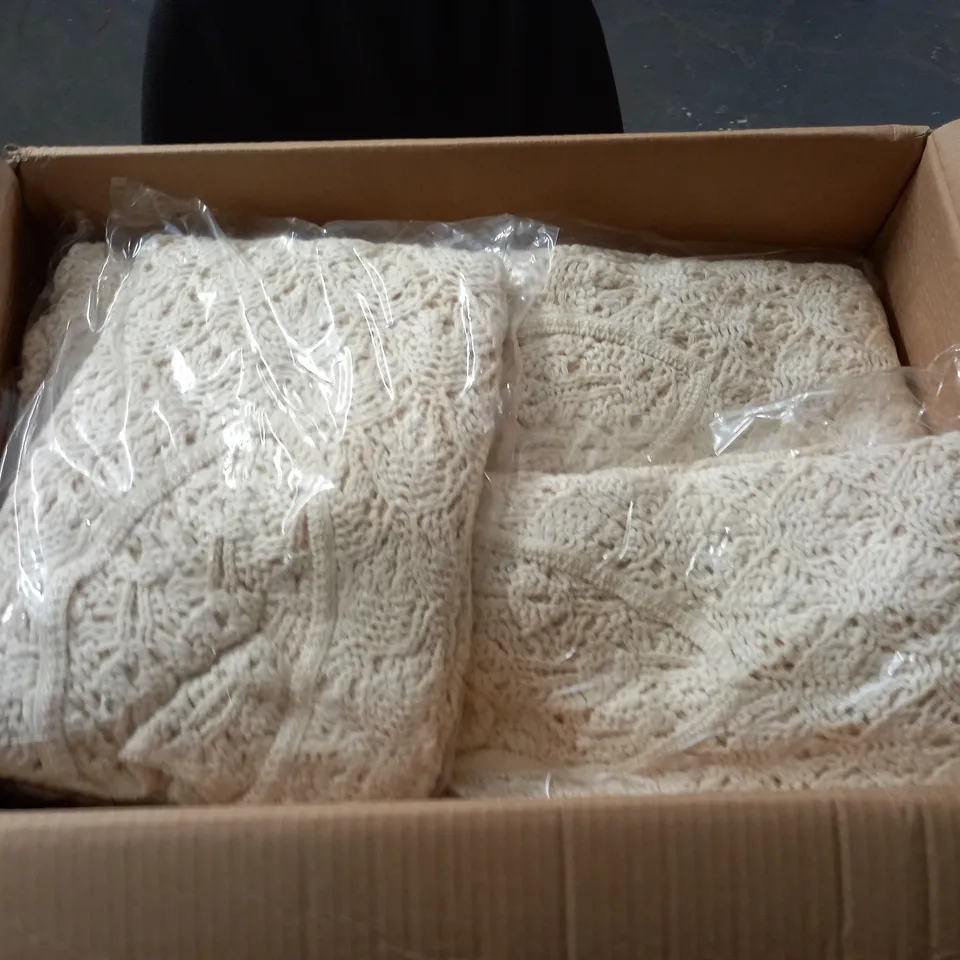 LOT OF 18 BAGGED AS NEW TEXTURED V-NECK JUMPERS IN ECRU - SIZE 1