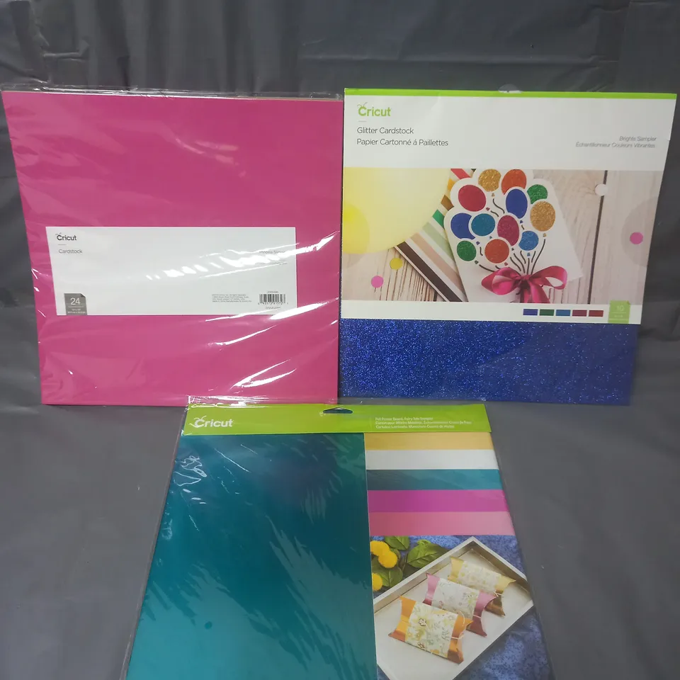 3 X SEALED CRICUT ACCESSORIES TO INLCUDE GLITTER CARDSTOCK & FOIL POSTER BOARD 