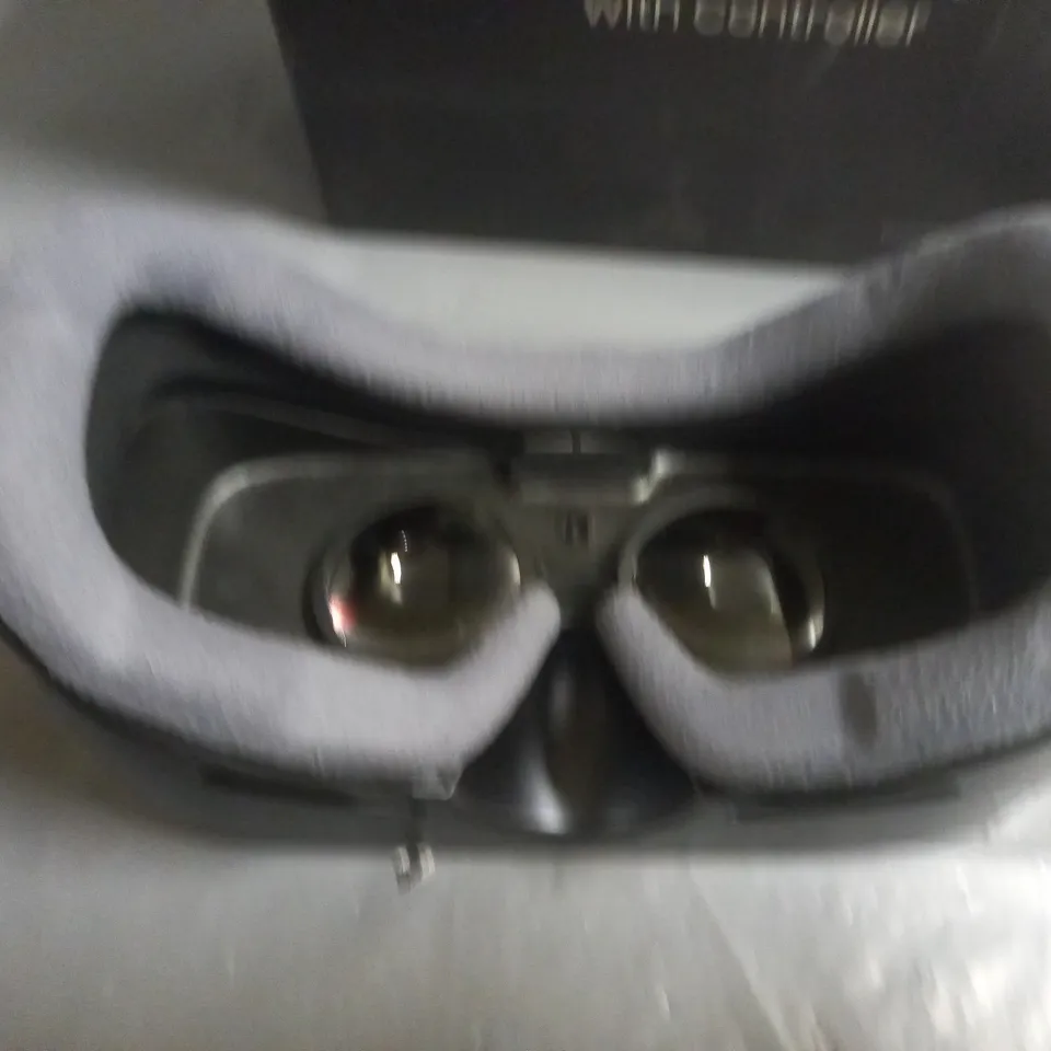 SAMSUNG GEAR VR WITH CONTROLLER