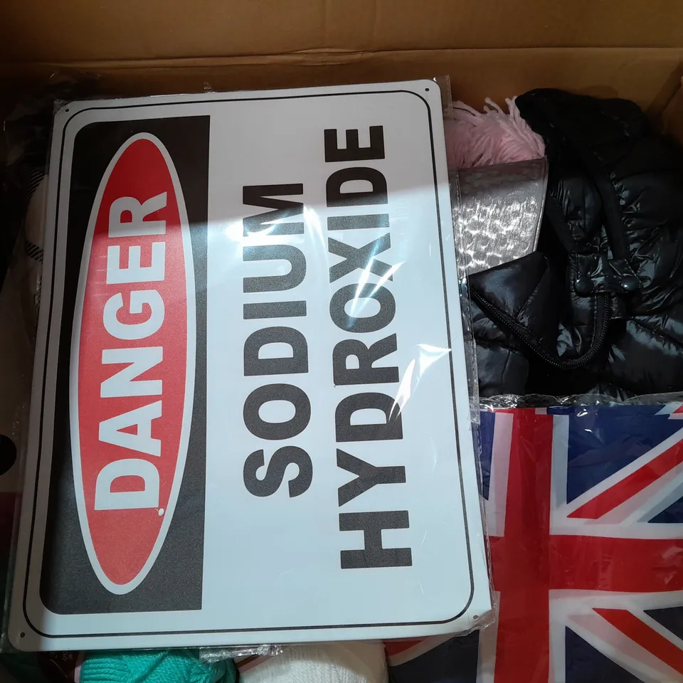 BOX OF APPROXIMATELY 12 ASSORTED ITEMS TO INCLUDE - ELECTRIC HEATED BLANKET - STYLECRAFT COTTON WOOL - MURPHYS CUP ECT 