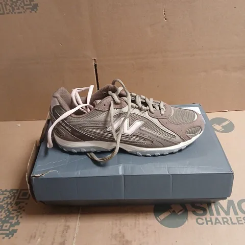NEW BALANCE WOMEN'S TRAINERS – BROWN/GREY/PINK BOXED SIZE 5