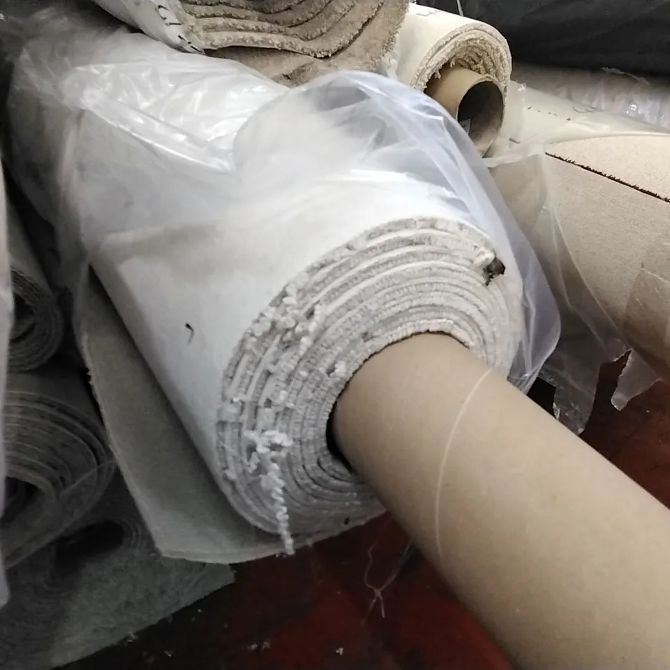 ROLL OF QUALITY DECO PLAINS BEIGE CARPET // APPROX SIZE: 5 X 5.9m