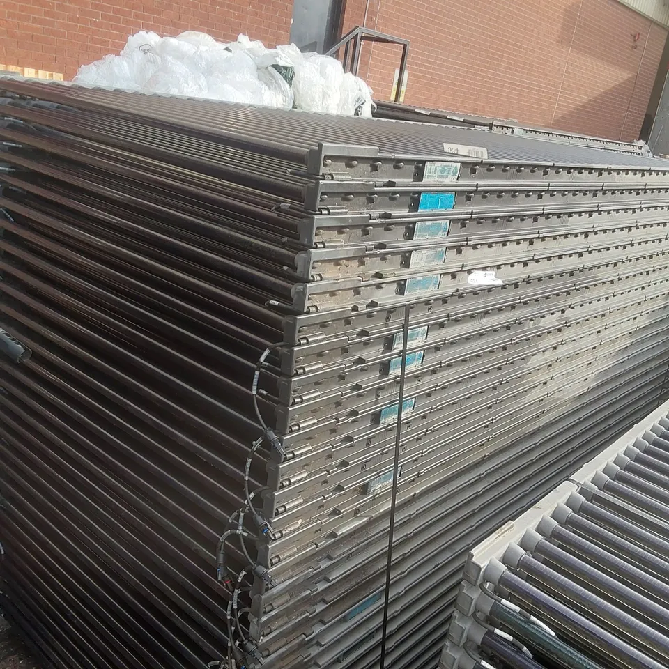 PALLET CONTAINING A LARGE QUANTITY OF SOLAR PANELS 