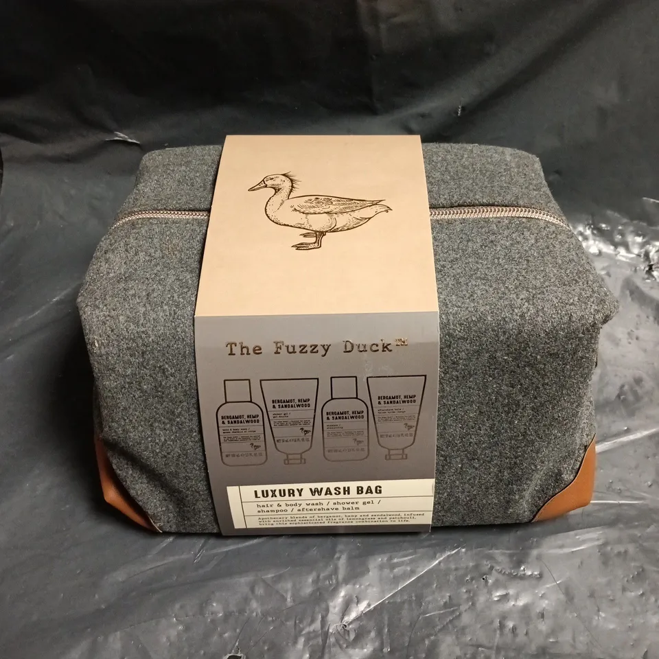 THE FUZZY DUCK LUXURY WASH BAG BODY WASH SET 
