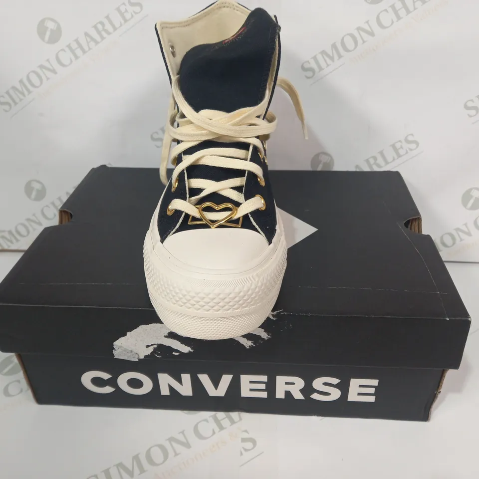 BOXED PAIR OF CONVERSE ALL STAR SHOES IN BLACK W. HEART DESIGN UK SIZE 5.5