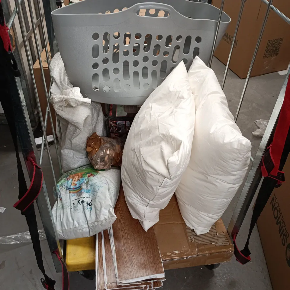 LOT OF APPROXIMATELY 12 ASSORTED HOUSEHOLD ITEMS TO INCLUDE CHARCOAL, PLAY SAND AND STICKY LAMINATE PLANKS