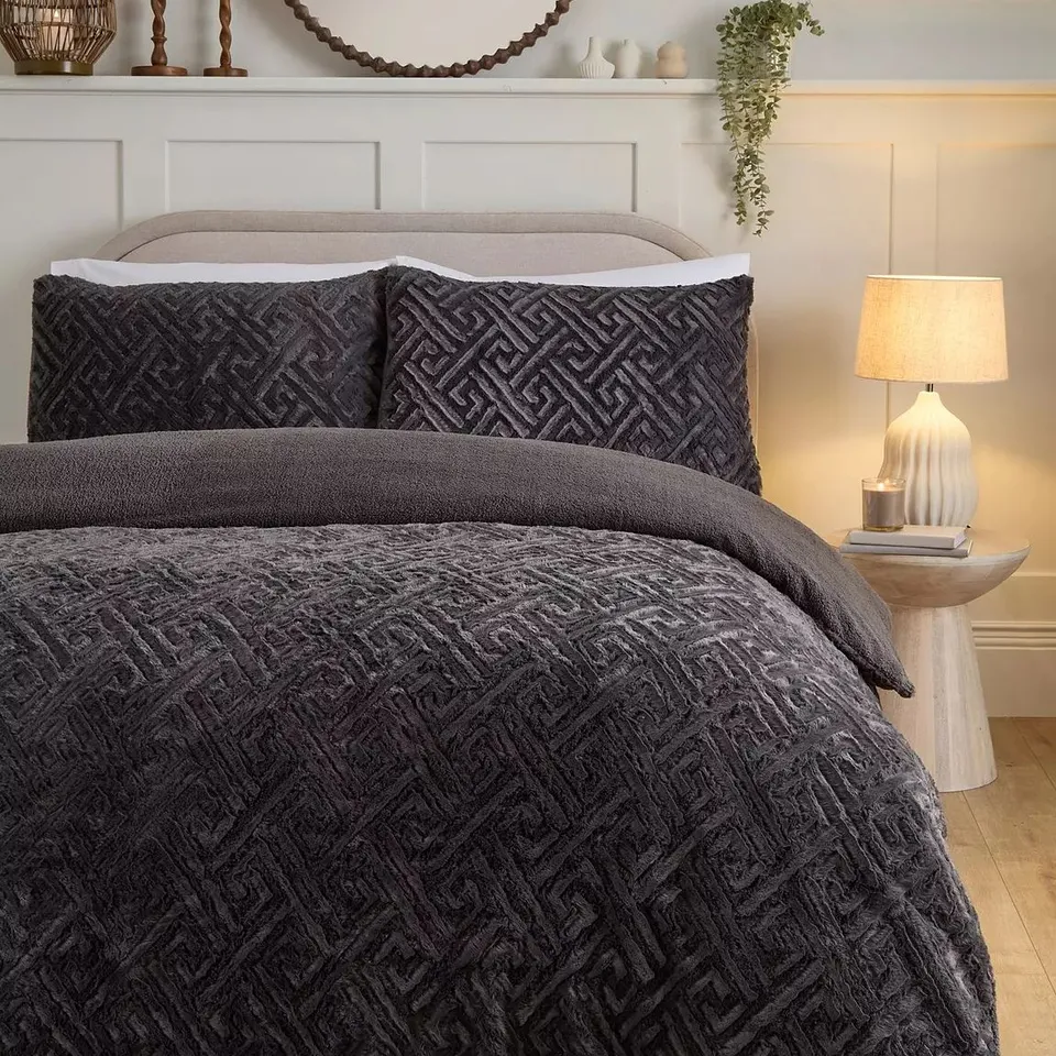 LUXE GEO FLEECE DUVET COVER SET SUPER KING SIZE