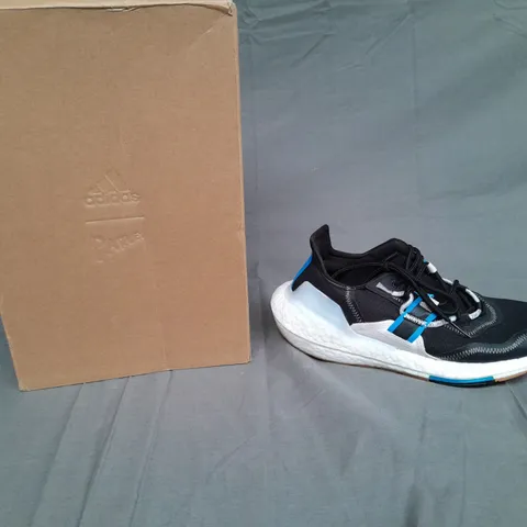 BOXED PAIR OF ADIDAS AND PARLEY ULTRABOOST 22 UK 6