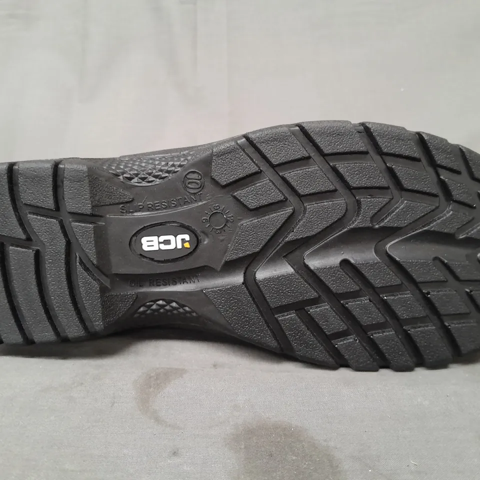 BOXED PAIR OF JCB DEALER SAFETY BOOTS IN BLACK UK SIZE 10