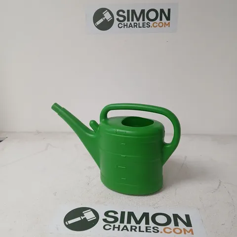 BOX OF APPROXIMATELY 15 ASSORTED HOUSEHOLD ITEMS INCLUDING WATERING CAN AND WIDE OPEN SQUARE POUCH