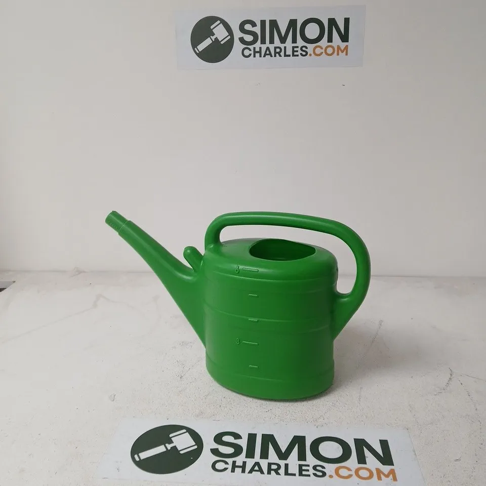 BOX OF APPROXIMATELY 15 ASSORTED HOUSEHOLD ITEMS INCLUDING WATERING CAN AND WIDE OPEN SQUARE POUCH