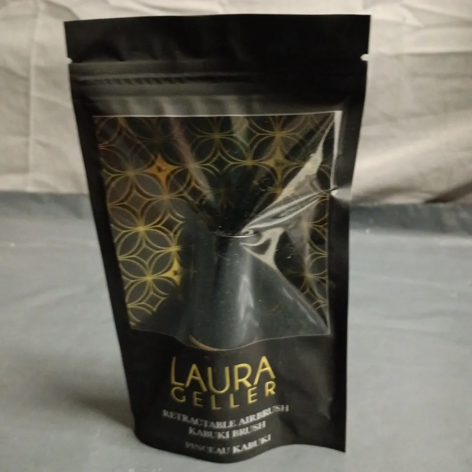 LAURA GELLER RETRACTABLE AIRBRUSH KABUKI BRUSH