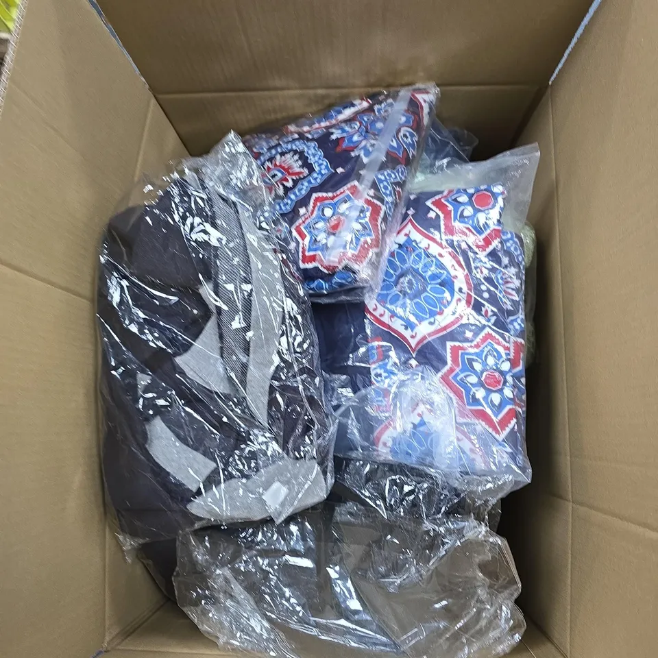 BOX OF APPROXIMATELY 14 ASSORTED CLOTHING ITEMS TO INCLUDE: EMRECO GREEN BUTTONED JACKET 