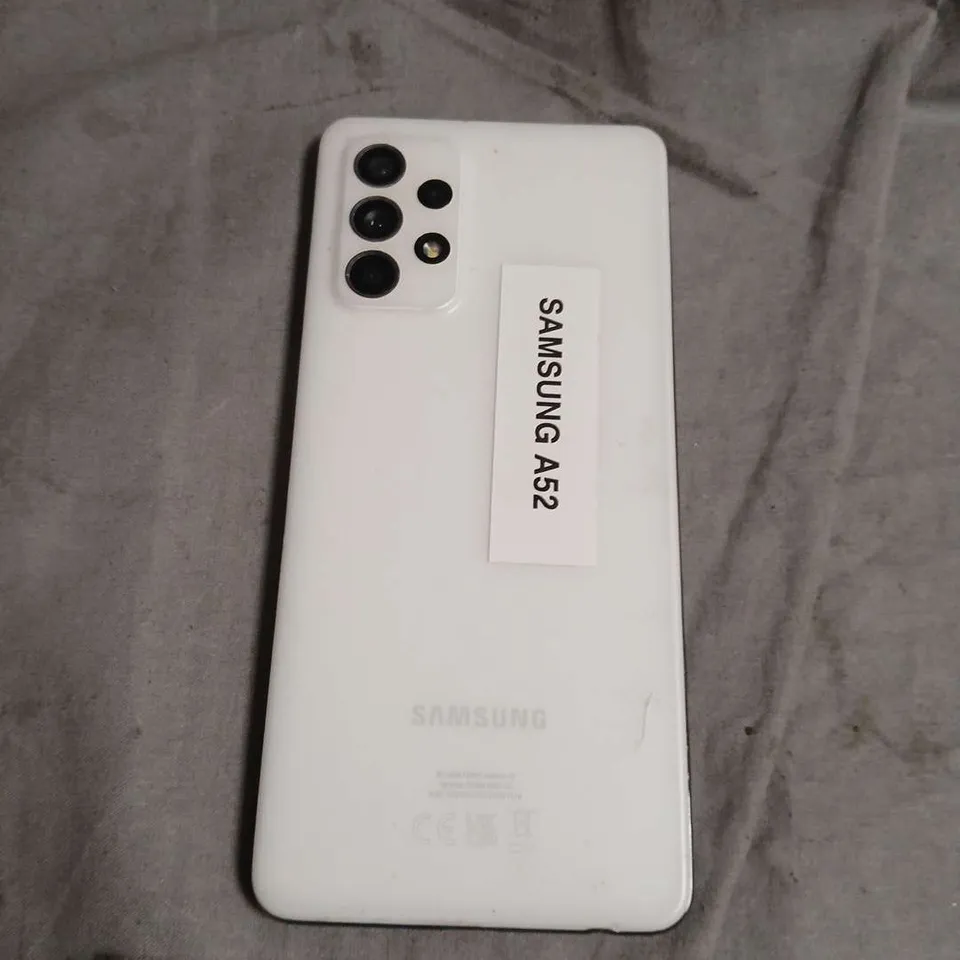 SAMSUNG GALAXY A52 - WHITE (CRACKED SCREEN)