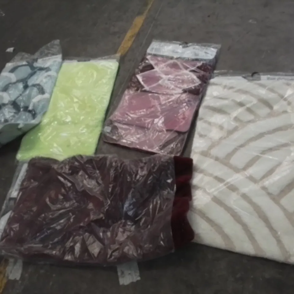 5 X ASSORTED BATHMATS 