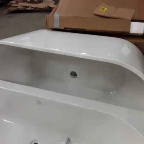WHITE OVAL BATH