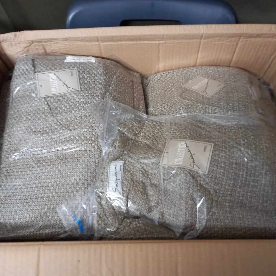 LOT OF APPROXIMATELY 28 V-NECK JUMPERS IN NATURAL - SIZE UNSPECIFIED