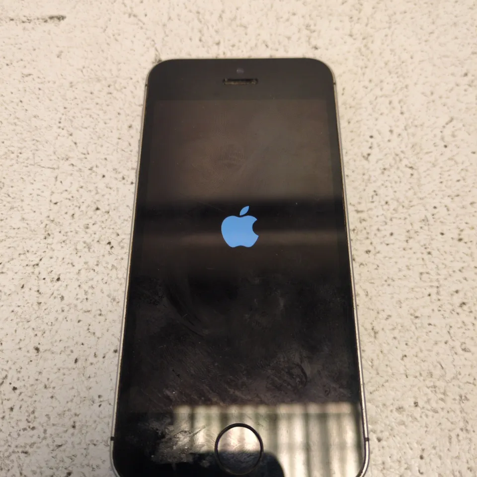 APPLE IPHONE SE (2016) – SILVER