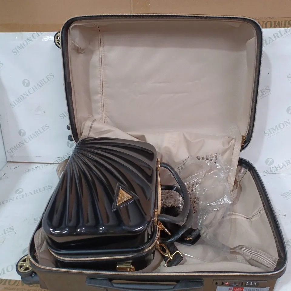 TRIFORCE VOGUE CABIN CASE AND VANITY DUO WITH PACKING CUBES
