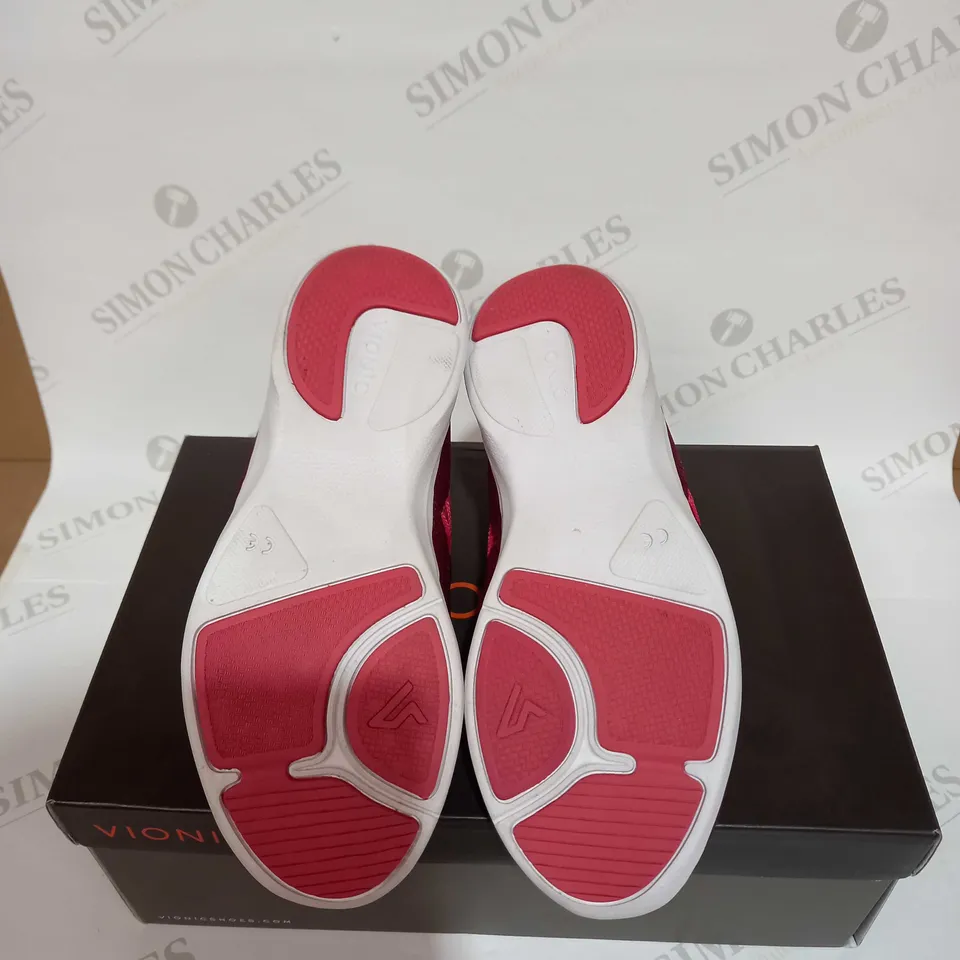 VIONIC ALANA TRAINER SIZE 4