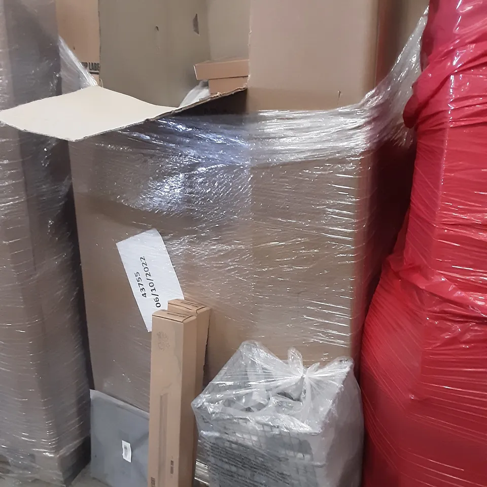 LARGE PALLET OF ASSORTED HOMEWARE ITEMS TO INCLUDE AQUARIUM LIGHTS, LAUNDRY HAMPERS, WINE RACK ETC 