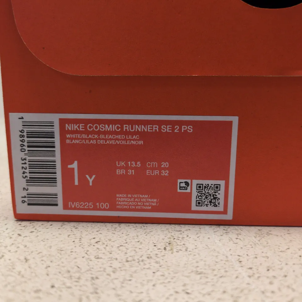 BOXED PAIR OF NIKE COSMIC RUNNER SE 2 PS KID'S TRAINERS – WHITE/LILAC UK 13.5