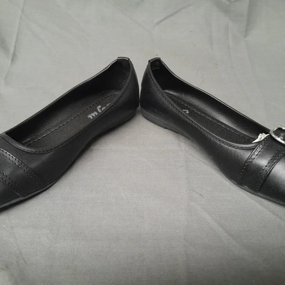 BOXED PAIR OF SOFIA PEEP TOE SLIP-ON SHOES IN BLACK EU SIZE 38