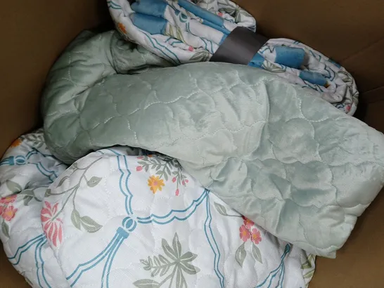 Lot 6204: BOX OF 4 ASSORTED THROWS IN VARIOUS COLOURS AND SIZES ...