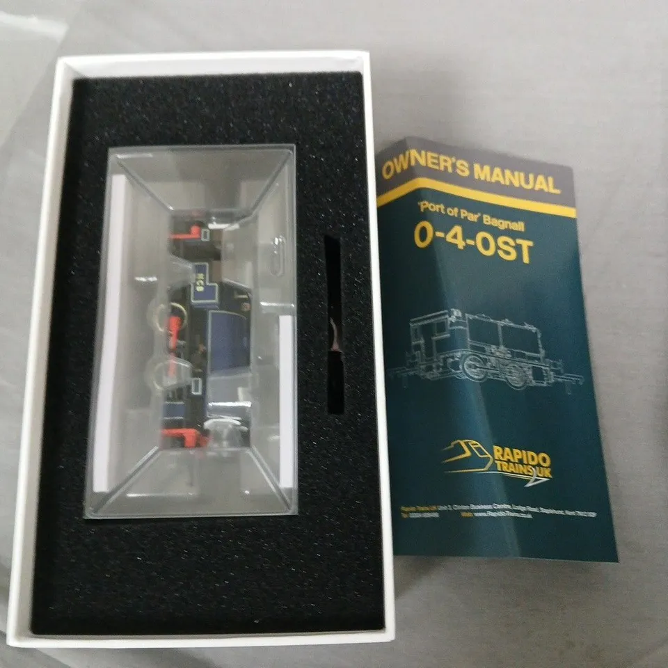 RAPIDO TRAINS UK PORT OF PAR BAGNALL 0-4-0ST OO GAUGE LOCOMOTIVE – NCB BLUE, BOXED