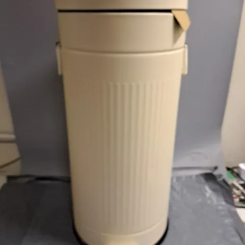 HABITAT 30L VINTAGE STYLE PEDAL BIN IN CREAM