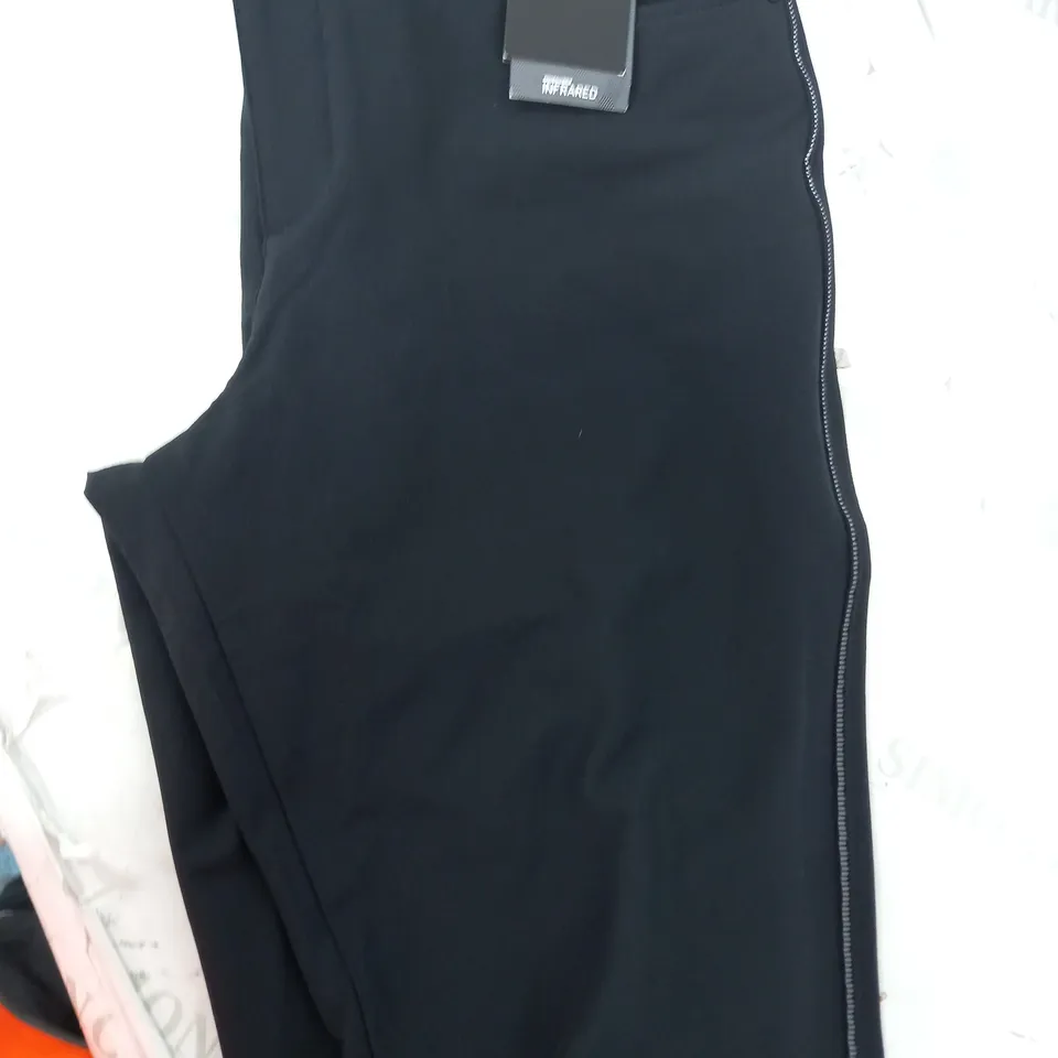 UNDER ARMOUR BLACK TRACKSUIT PANTS - SIZE SMALL