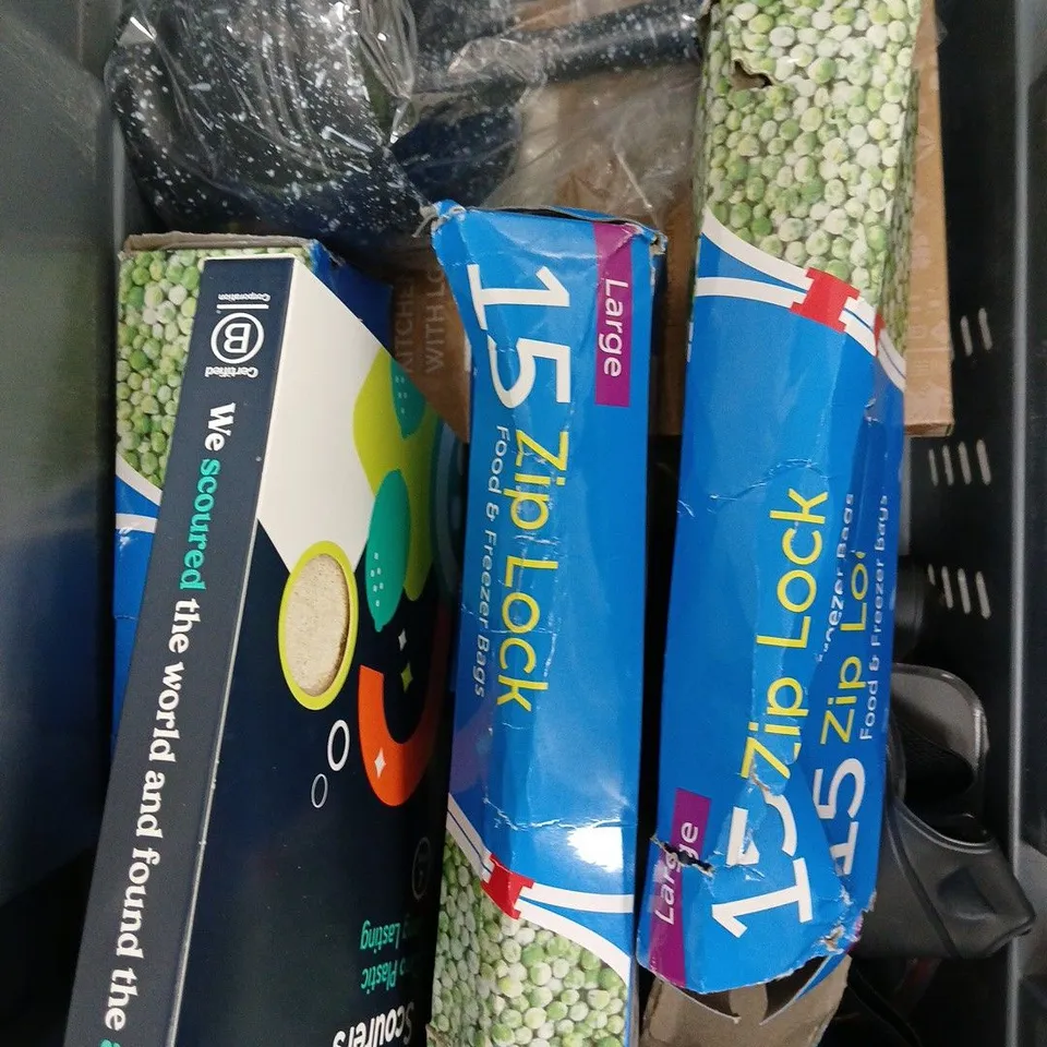 APPROXIMATELY 10 HOUSEHOLD ITEMS TO INCLUDE FOOD BAGS, FOOD TRAYS, ZIP BAGS