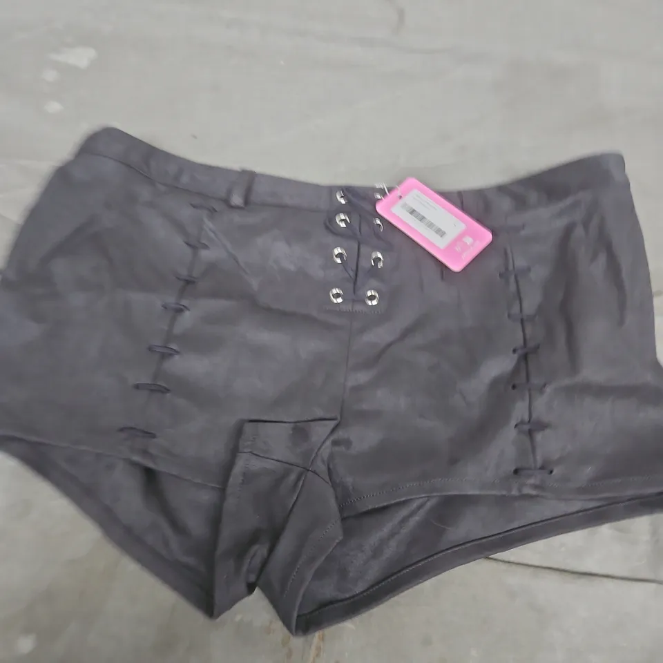 EDIKTED BLACK LACE-UP SHORTS – L