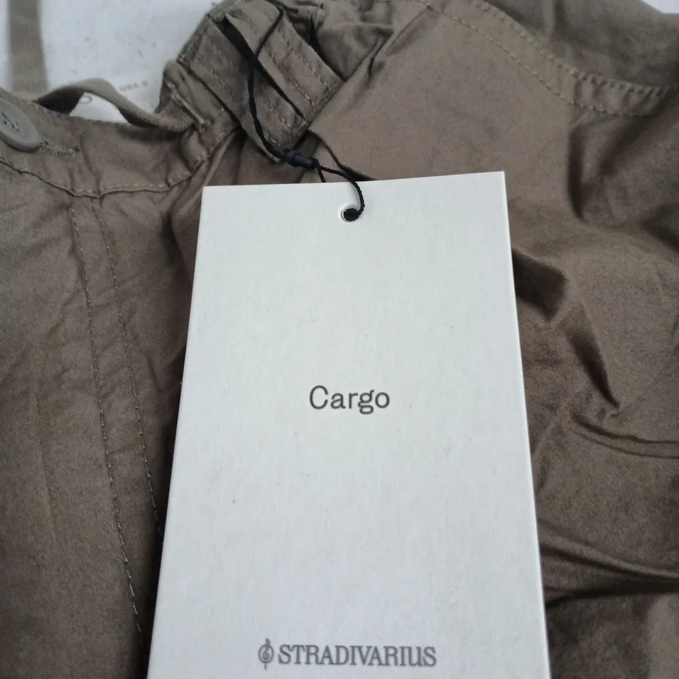 STRADIVARIUS CARGO TROUSERS – KHAKI – UK S (USA S)