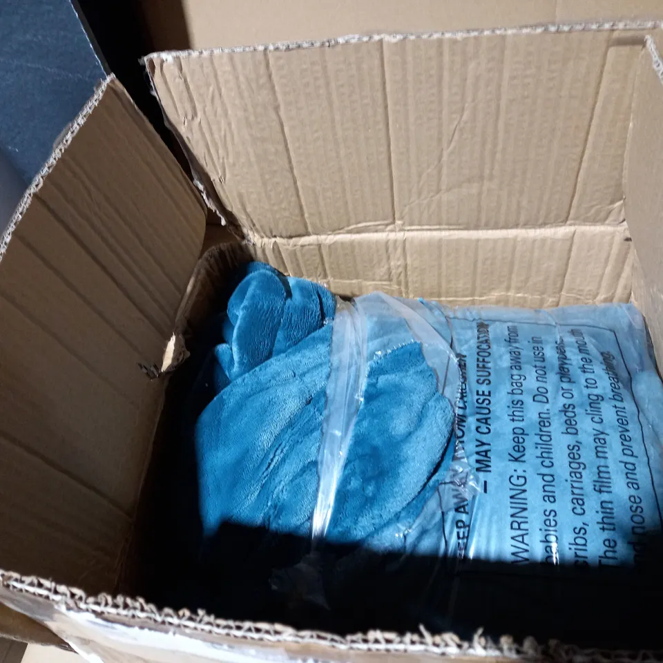 COZEE HOME VELVETSOFT FILLED THROW