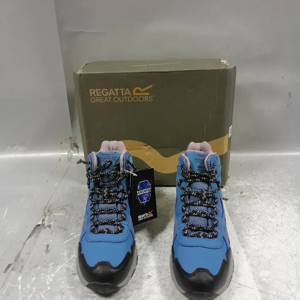BOXED PAIR OF REGATTA GREAT OUTDOORS LADY VENDEAVOUR BOOT BLUE UK 4 