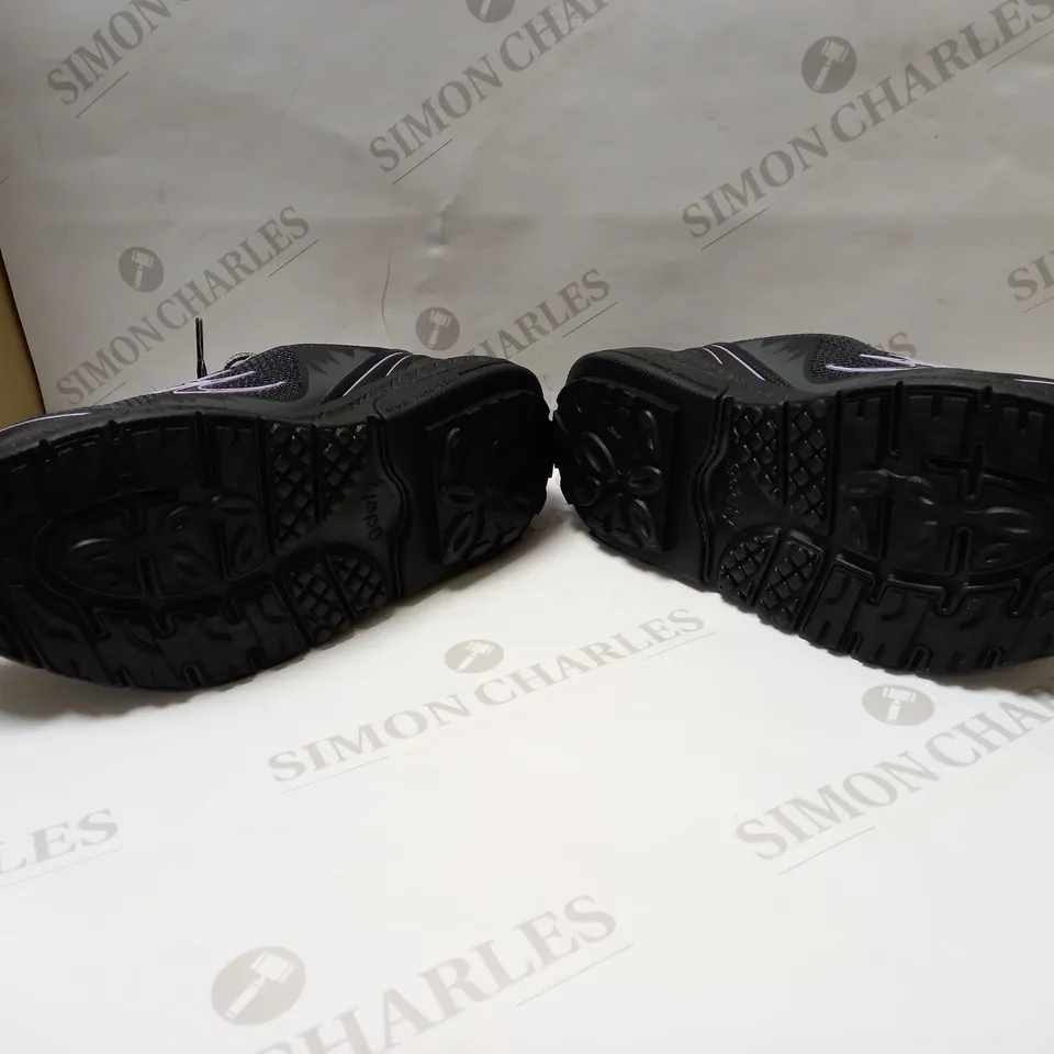 GRAVITY DEFYER SNEAKERS SIZE 9.5